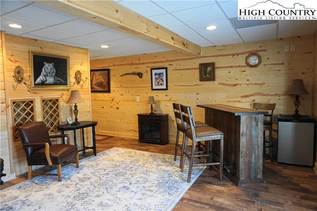 Image number 10 for the current listing
