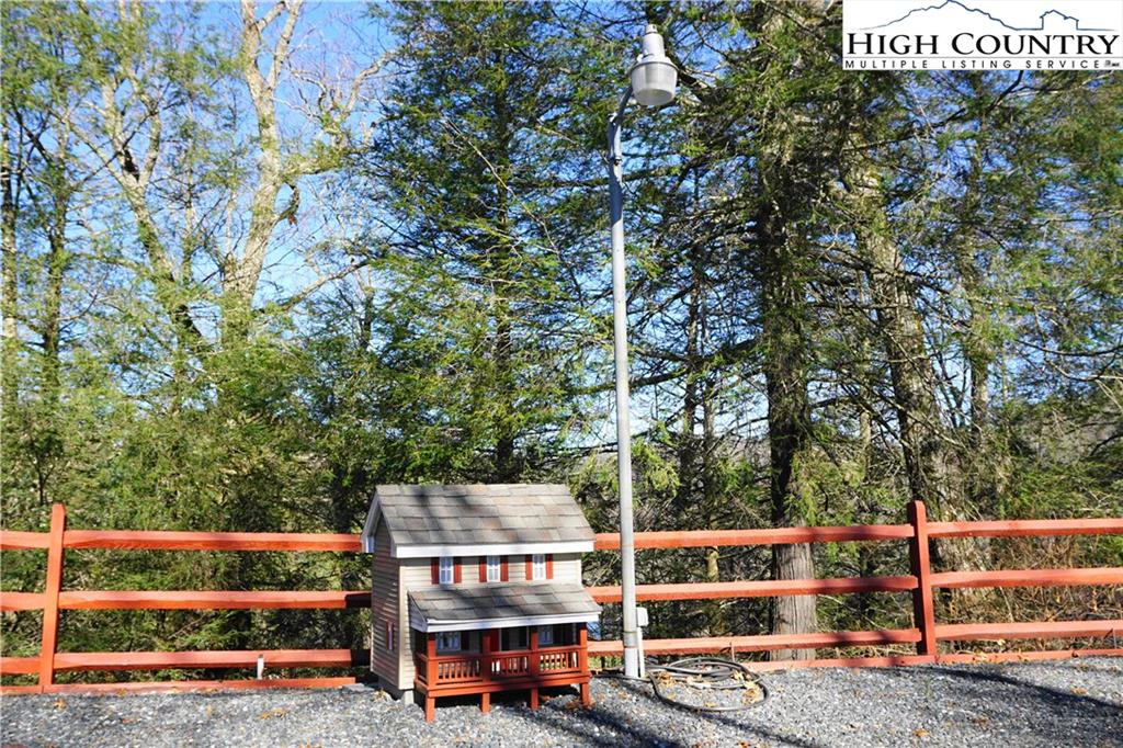 Image number 15 for the current listing