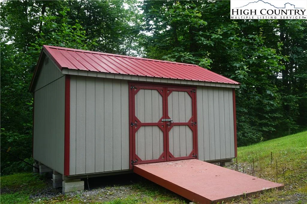 Image number 16 for the current listing