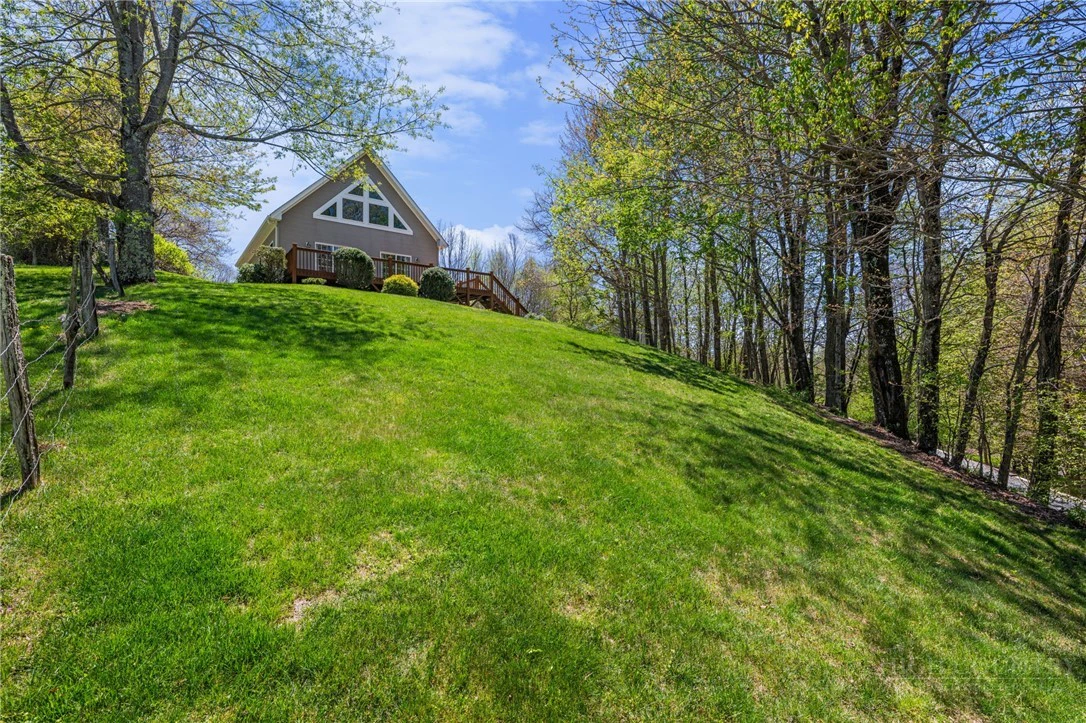 Image number 16 for the current listing
