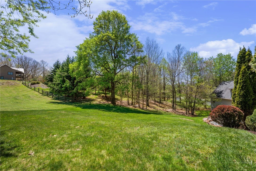 Image number 19 for the current listing