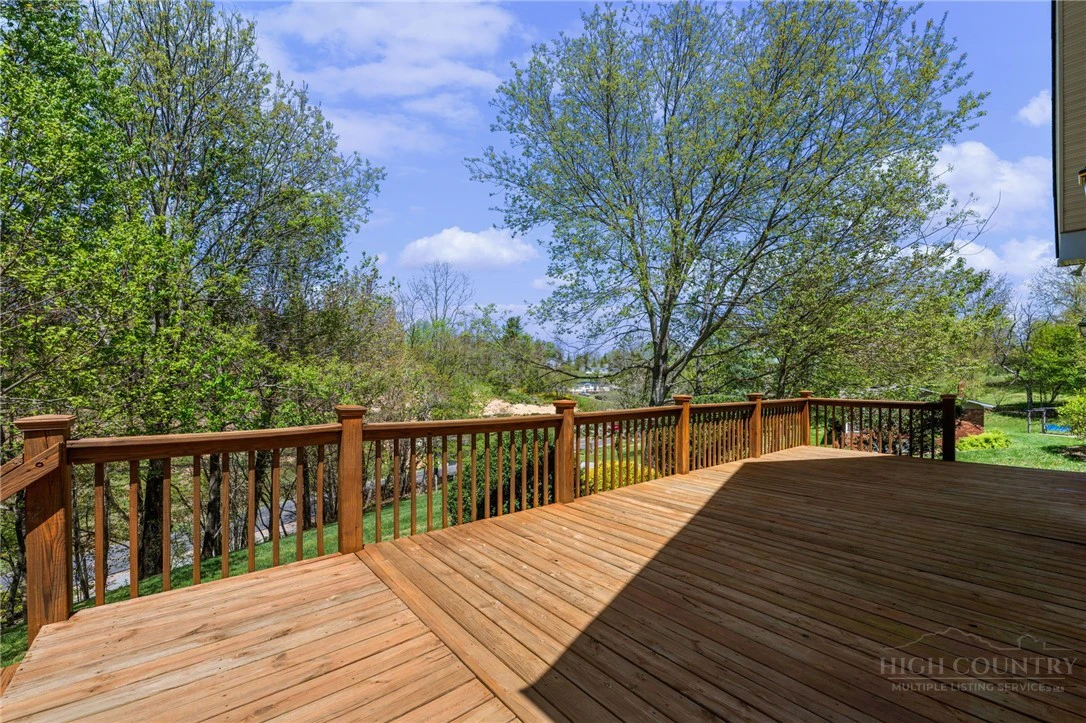 Image number 15 for the current listing