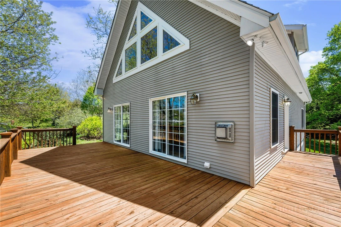 Image number 14 for the current listing