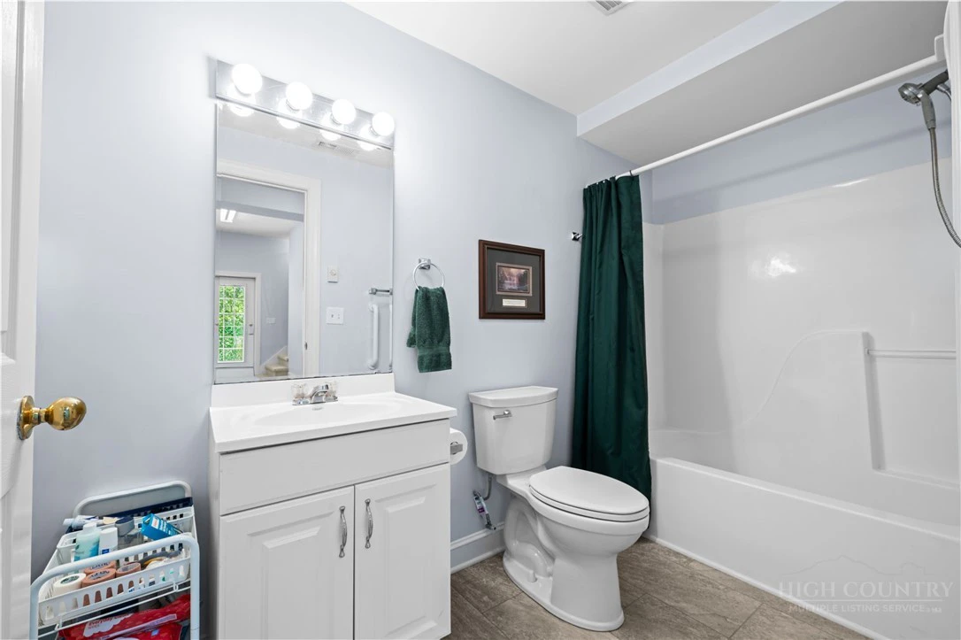 Image number 11 for the current listing