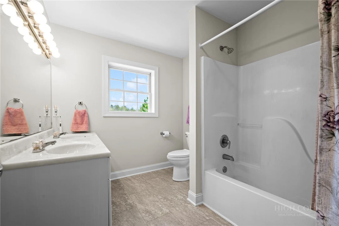 Image number 5 for the current listing