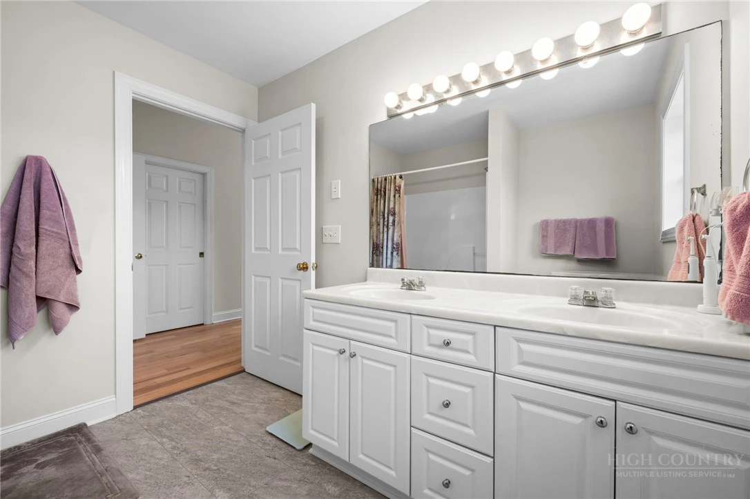 Image number 6 for the current listing
