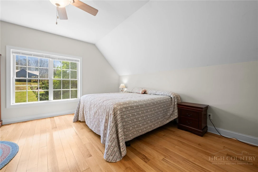 Image number 3 for the current listing