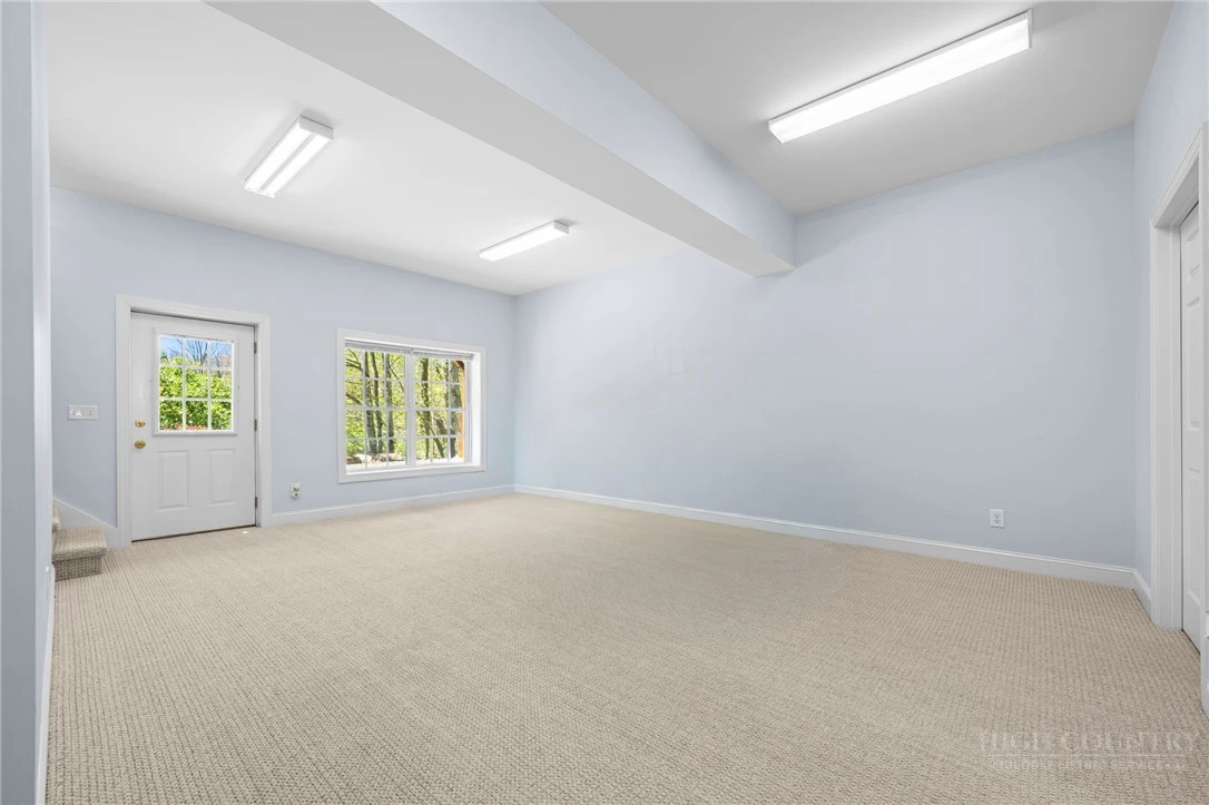 Image number 9 for the current listing