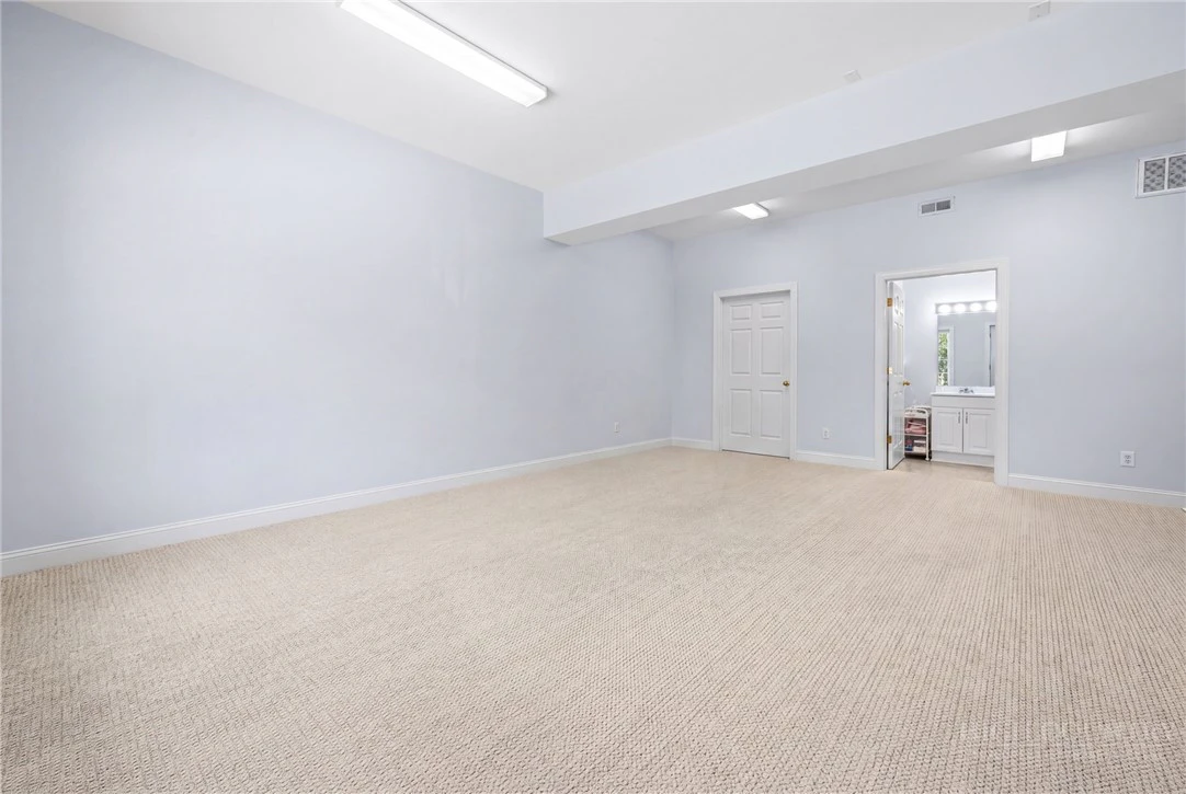 Image number 10 for the current listing