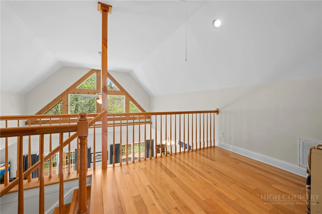 Image number 12 for the current listing