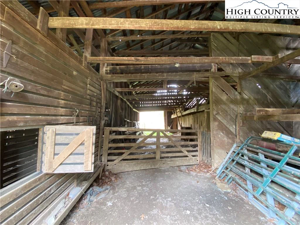 Image number 14 for the current listing