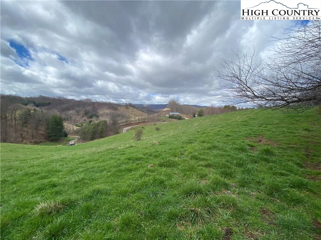 Image number 19 for the current listing
