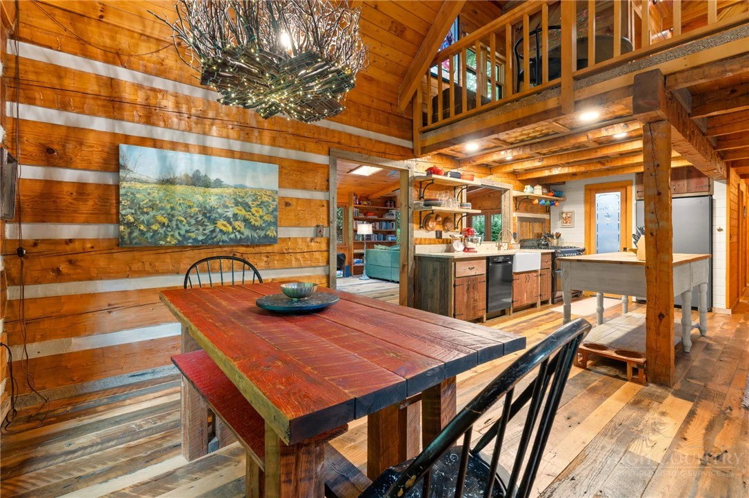 Image number 9 for the current listing