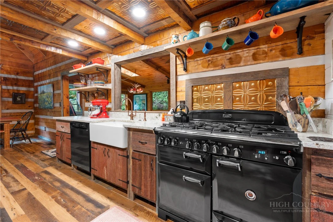 Image number 11 for the current listing
