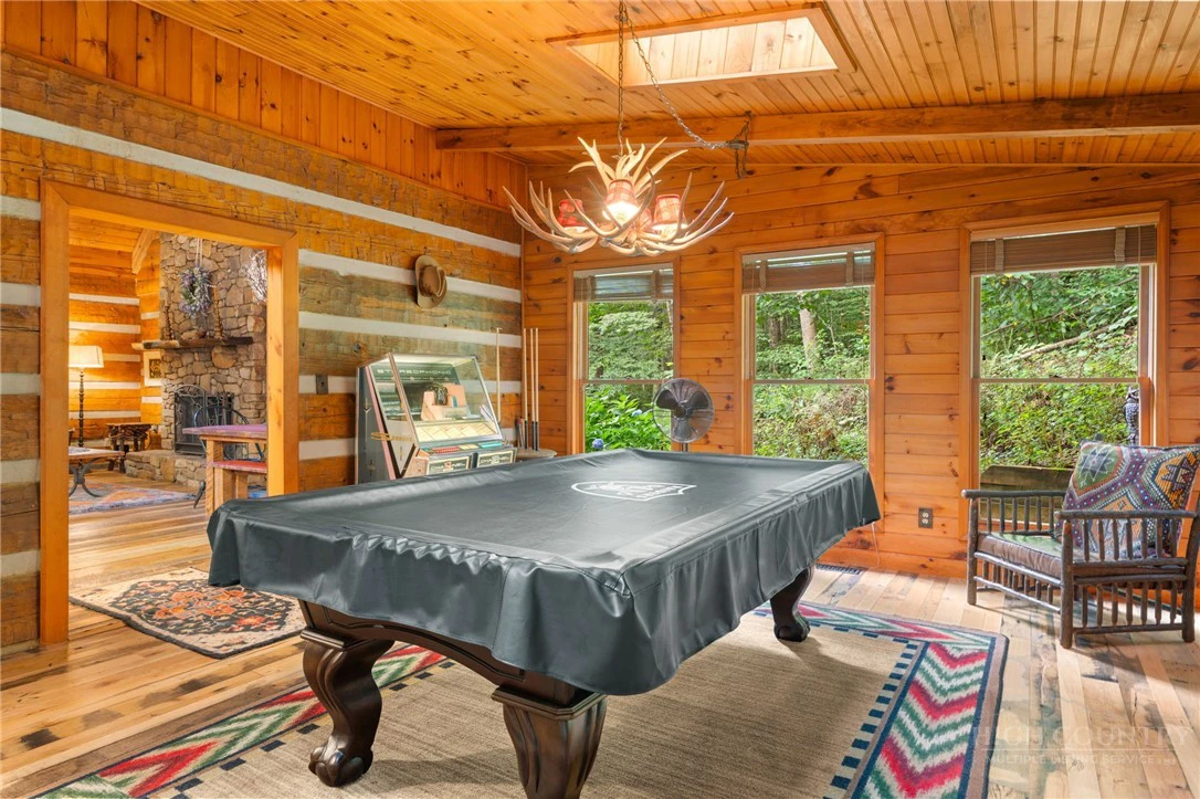 Image number 12 for the current listing