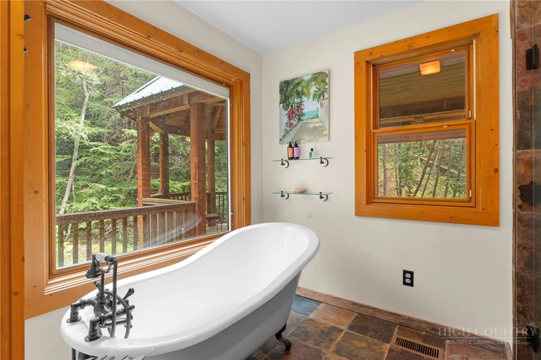 Image number 19 for the current listing