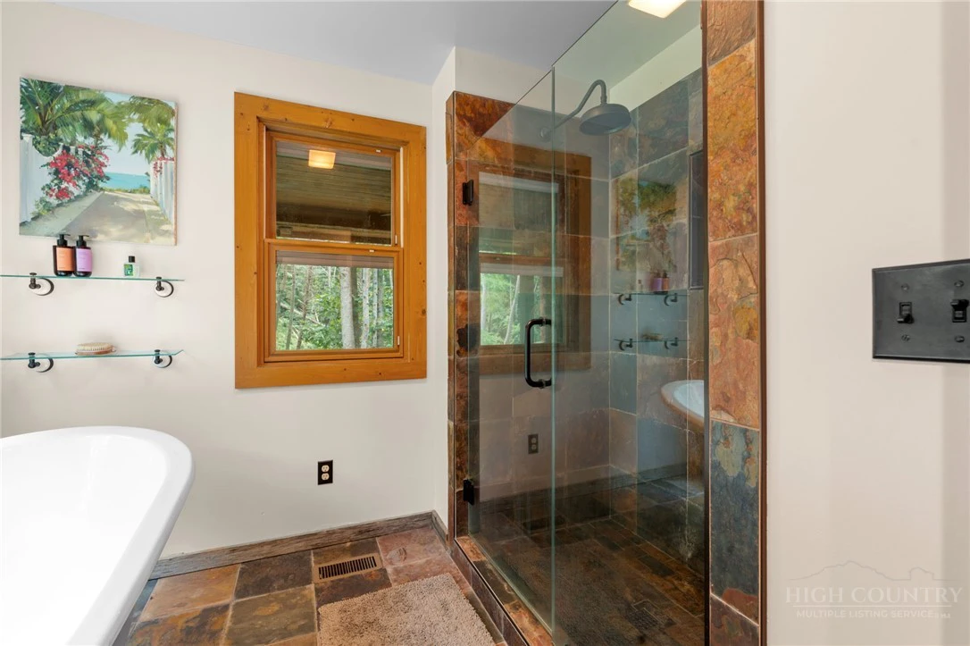 Image number 20 for the current listing