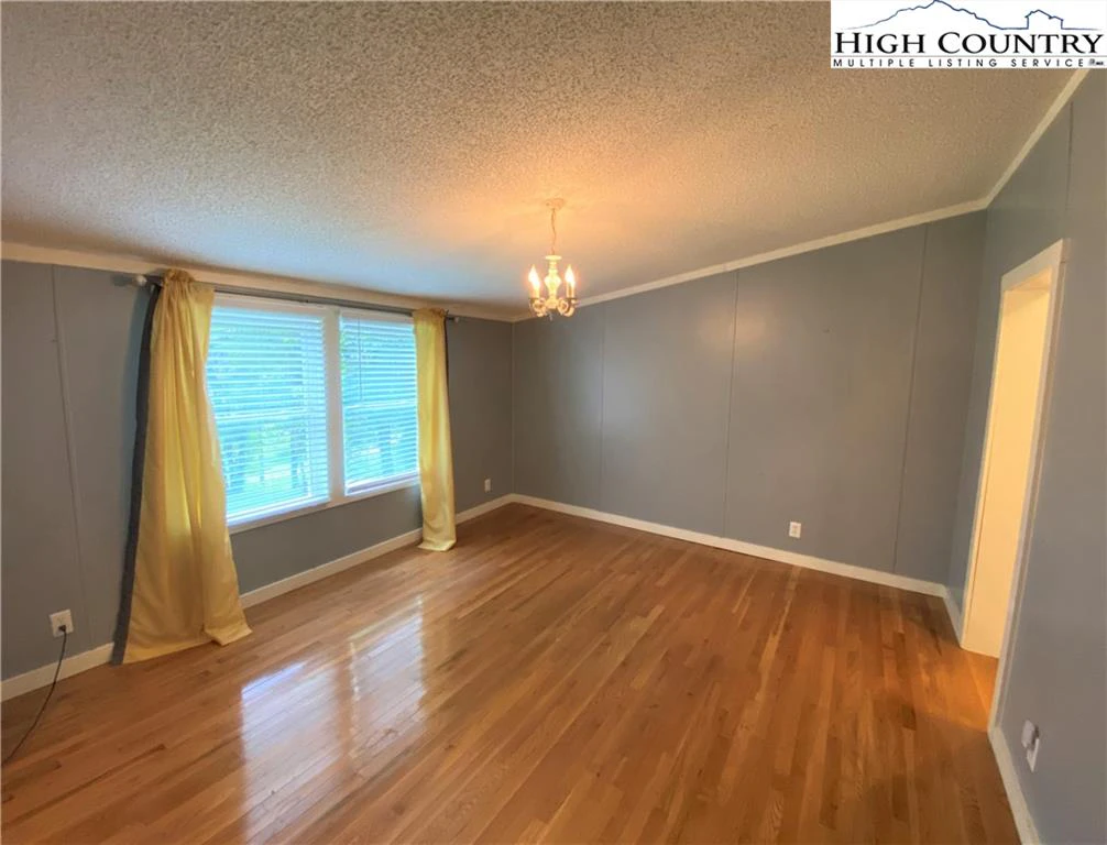 Image number 18 for the current listing