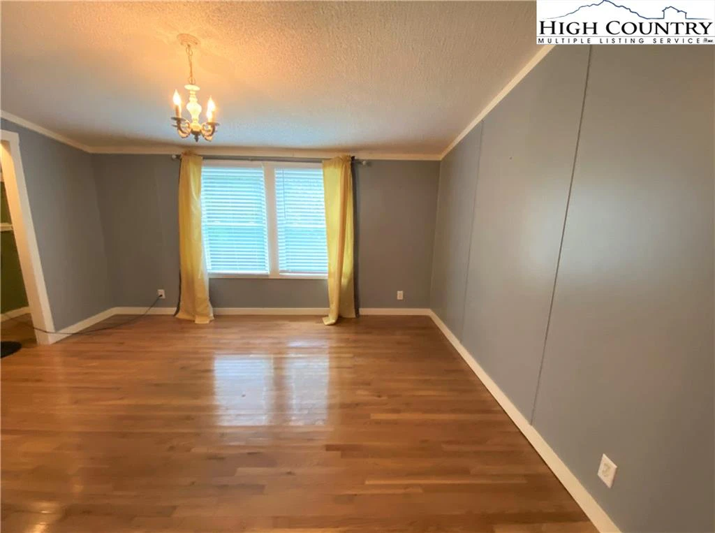 Image number 2 for the current listing