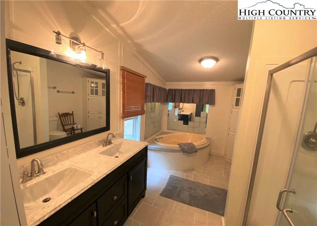 Image number 16 for the current listing