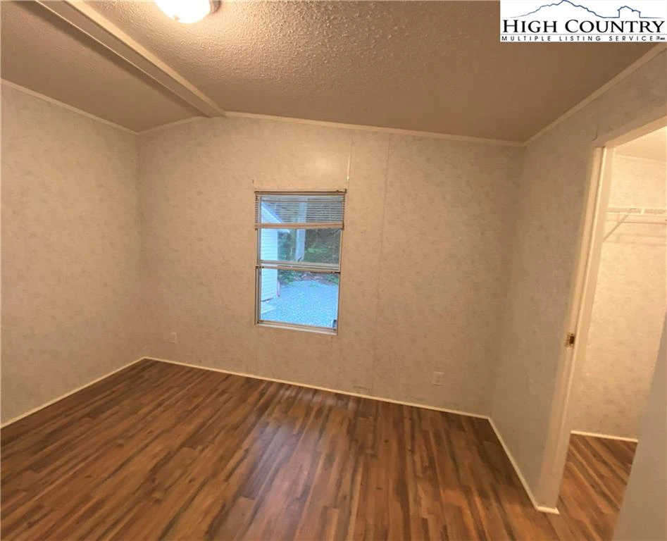 Image number 13 for the current listing