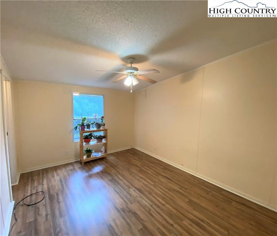 Image number 12 for the current listing