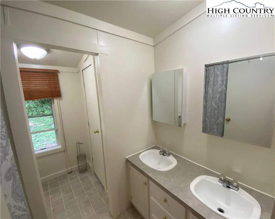 Image number 10 for the current listing