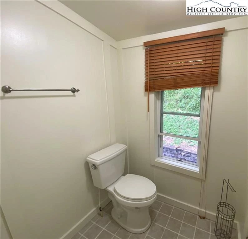 Image number 8 for the current listing