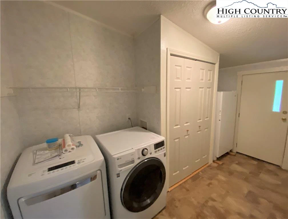 Image number 6 for the current listing