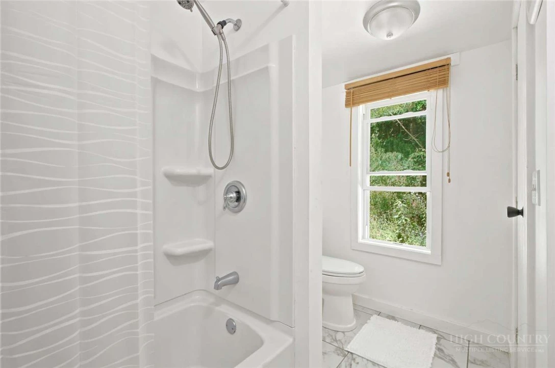Image number 7 for the current listing