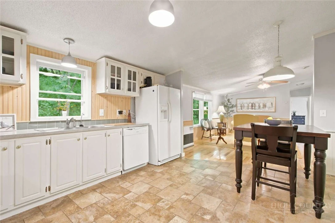 Image number 9 for the current listing