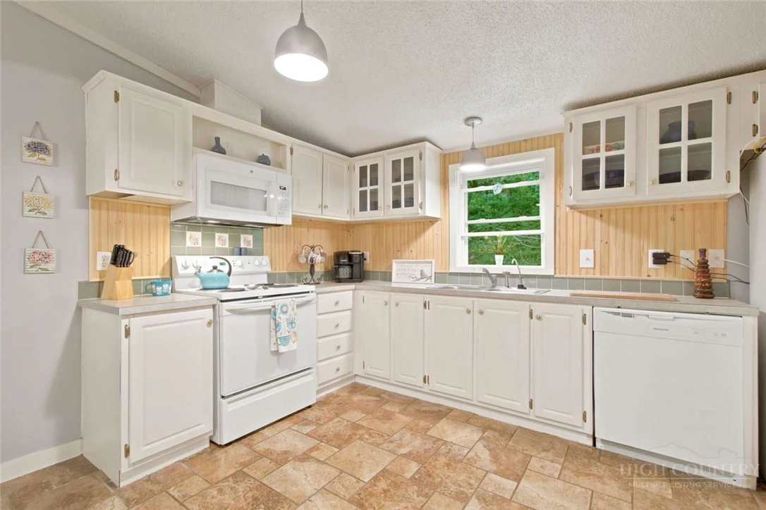 Image number 10 for the current listing