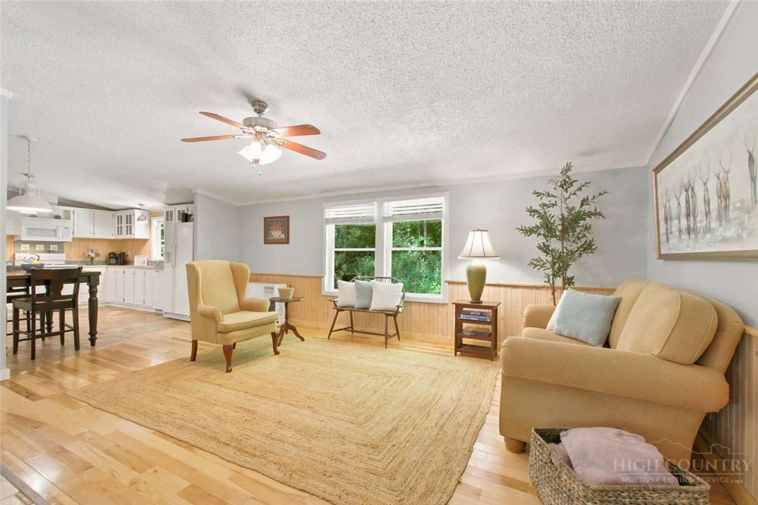 Image number 13 for the current listing