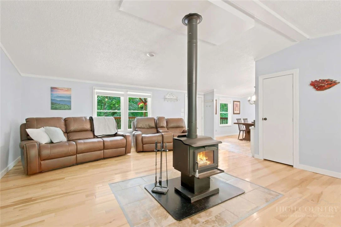 Image number 14 for the current listing