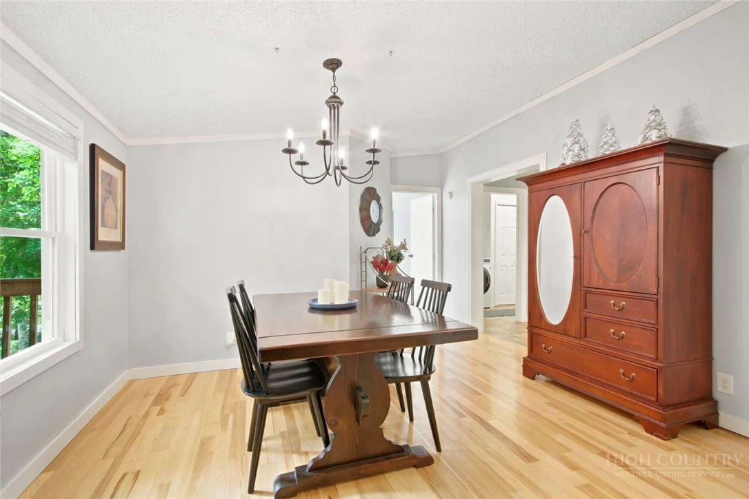 Image number 15 for the current listing