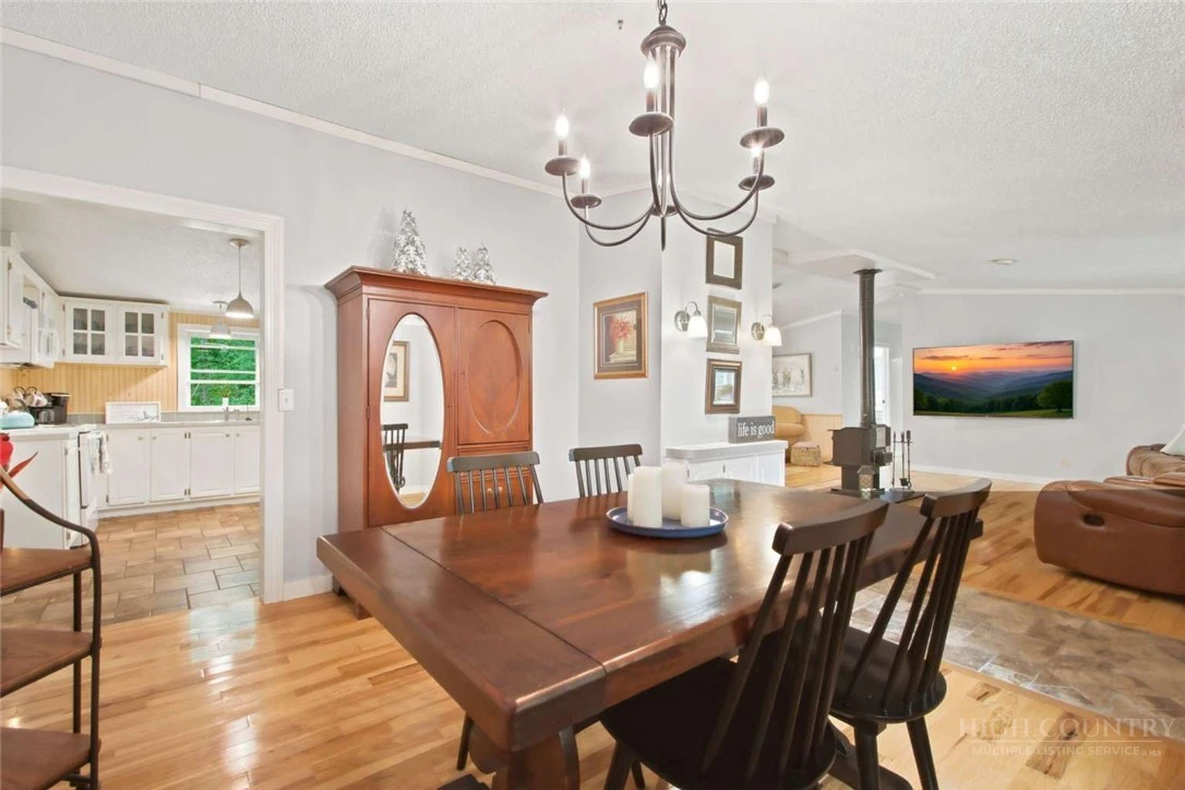 Image number 16 for the current listing