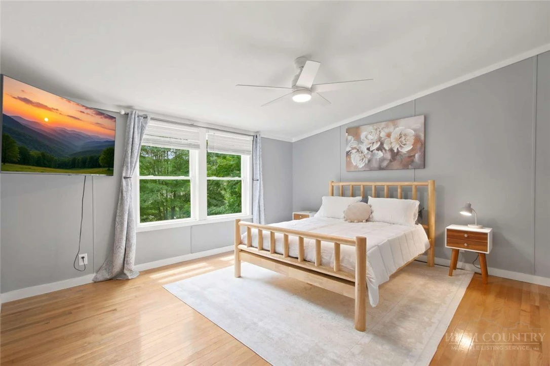 Image number 20 for the current listing