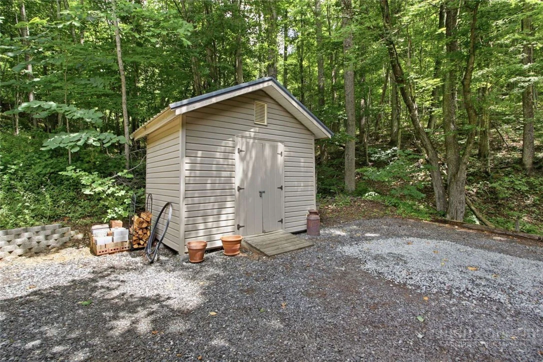 Image number 21 for the current listing