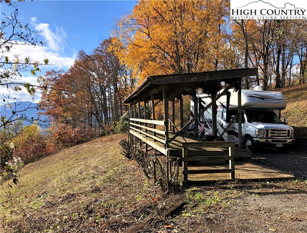 Image number 13 for the current listing