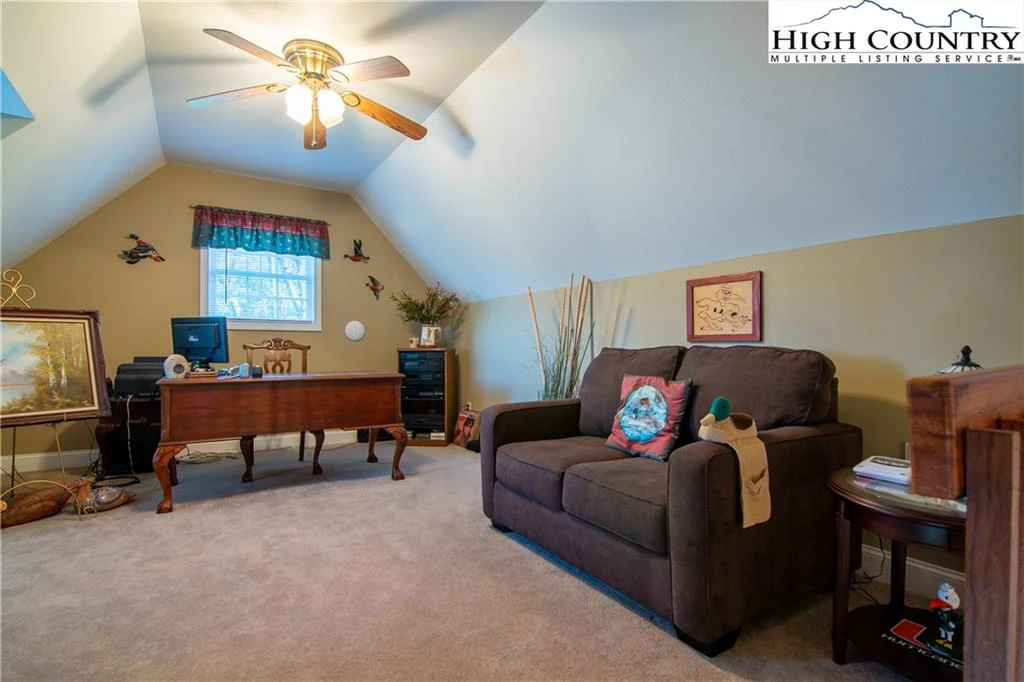 Image number 14 for the current listing