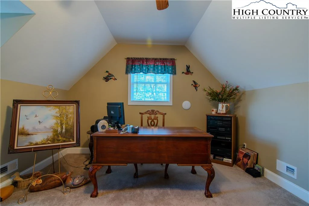 Image number 3 for the current listing