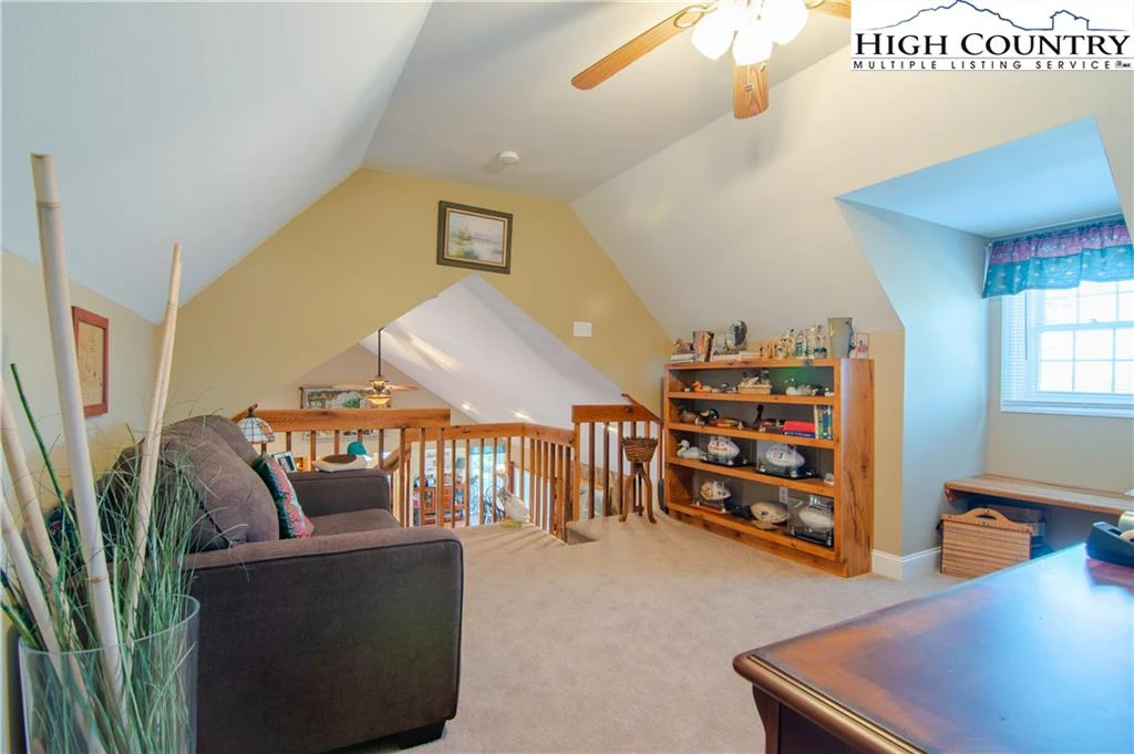 Image number 4 for the current listing