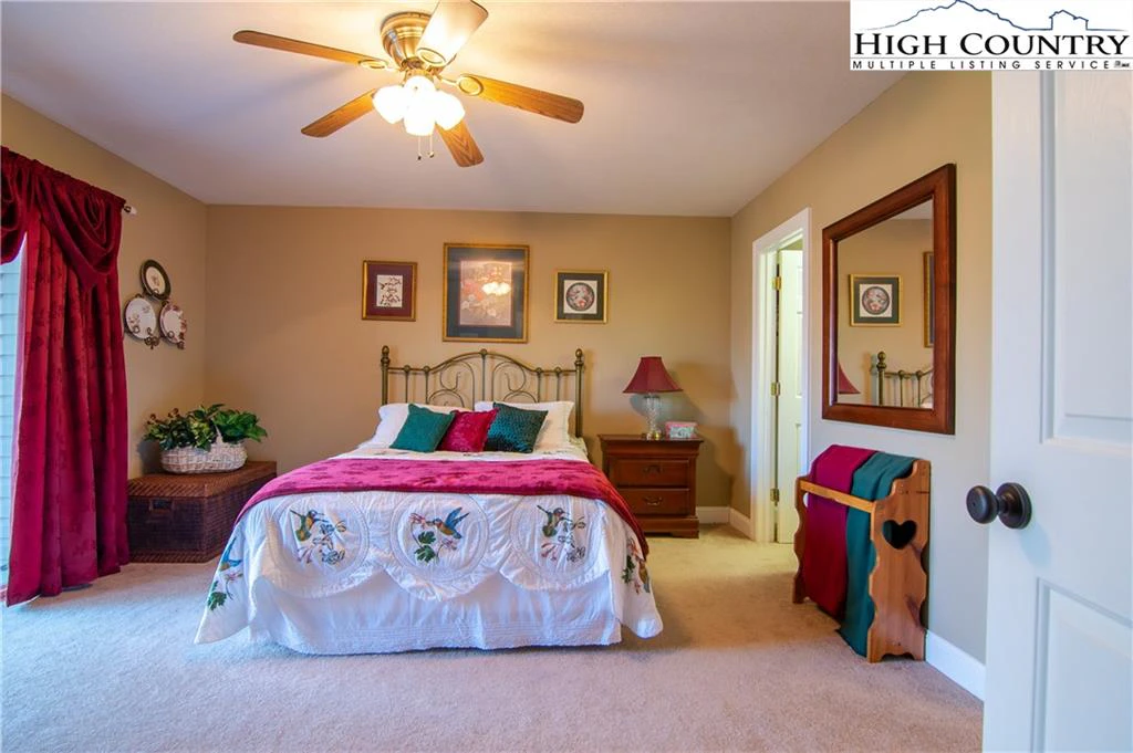 Image number 5 for the current listing