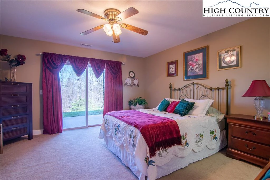 Image number 7 for the current listing