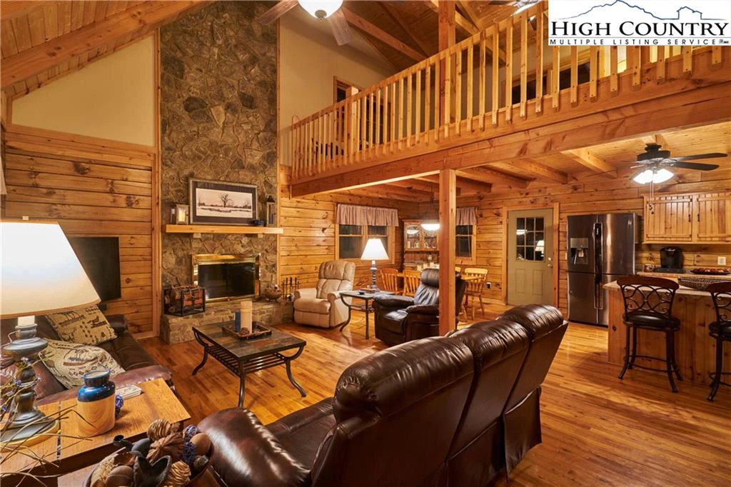Image number 1 for the current listing