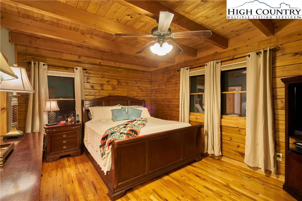 Image number 9 for the current listing