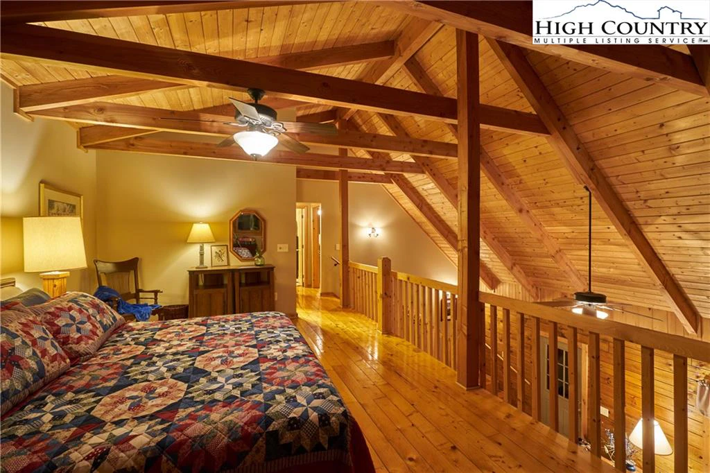 Image number 4 for the current listing