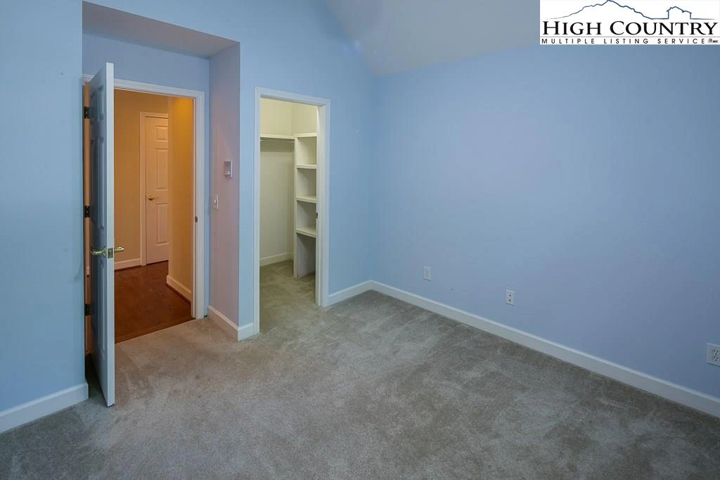 Image number 3 for the current listing