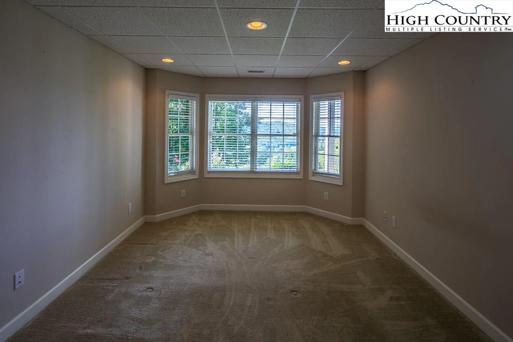 Image number 7 for the current listing
