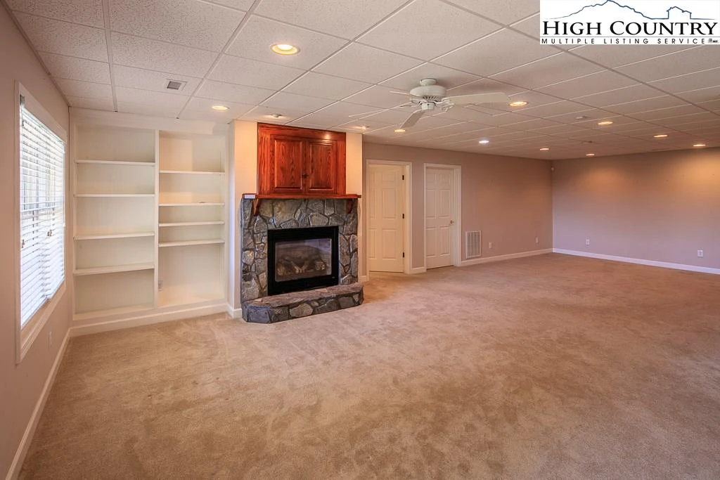 Image number 8 for the current listing